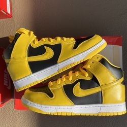 Nike Dunk Varsity Maize Size 8.5 Brand New 