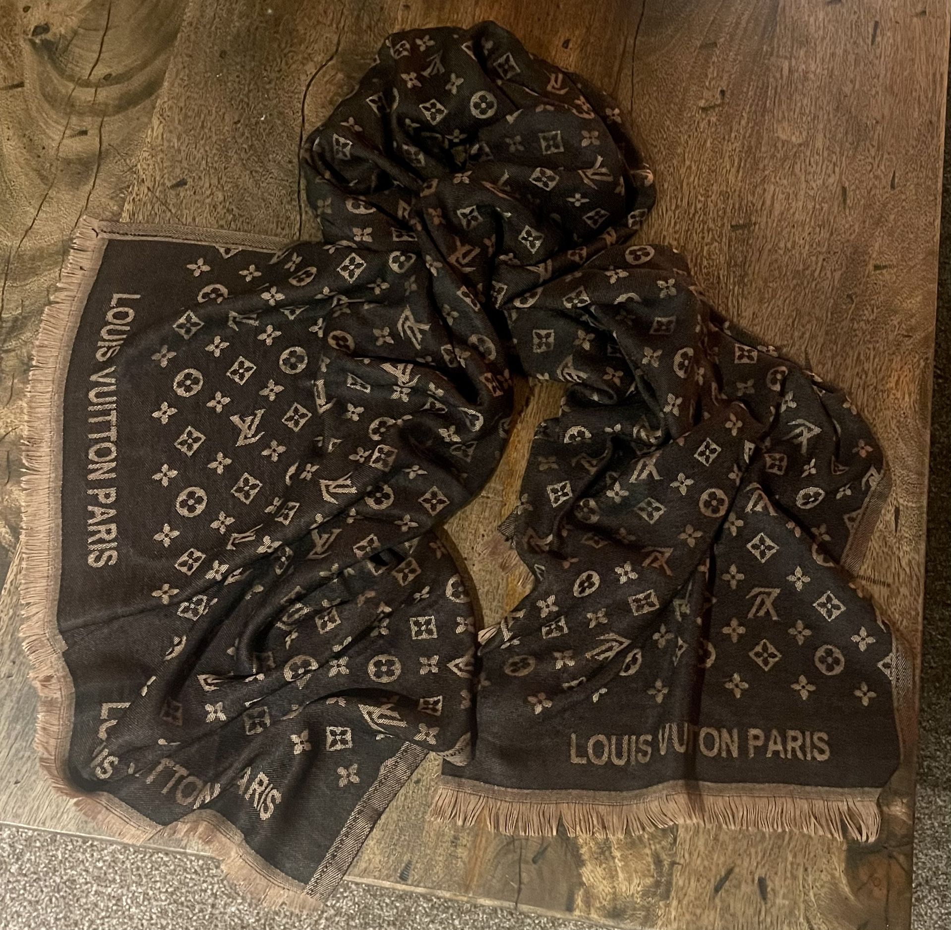 Authentic NWT Louis Vuitton burgundy monogram so shine blanket scarf for  Sale in Addison, TX - OfferUp