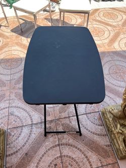 Small, easy-to-disassemble table; comes in three different sizes and is in good condition.