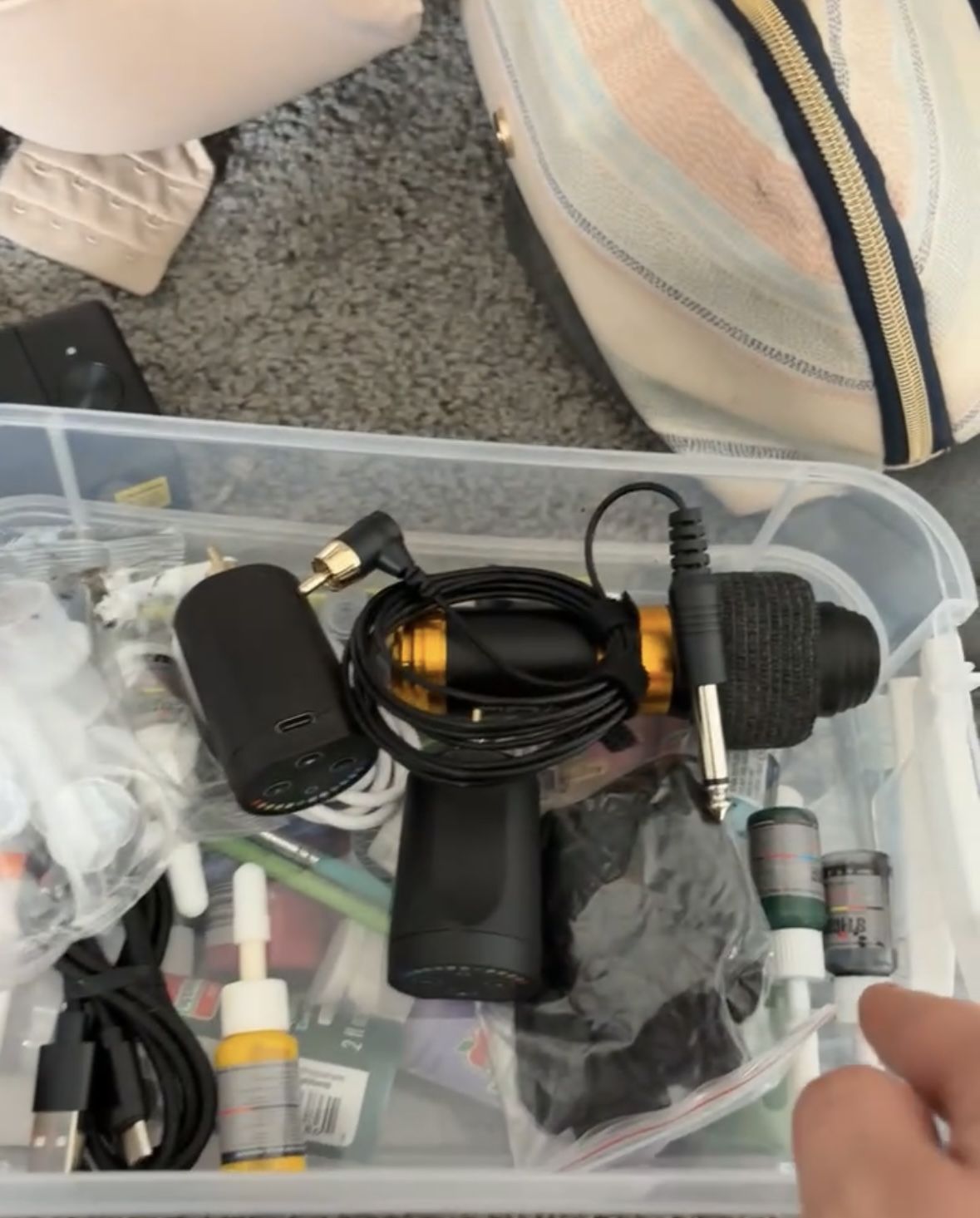 Tattoo gun(and supporting items)