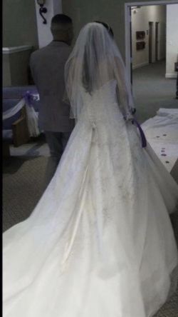 Selling my wedding dress asking $1,000 the value of this dress is 2 thousand and 100 hundred size 5