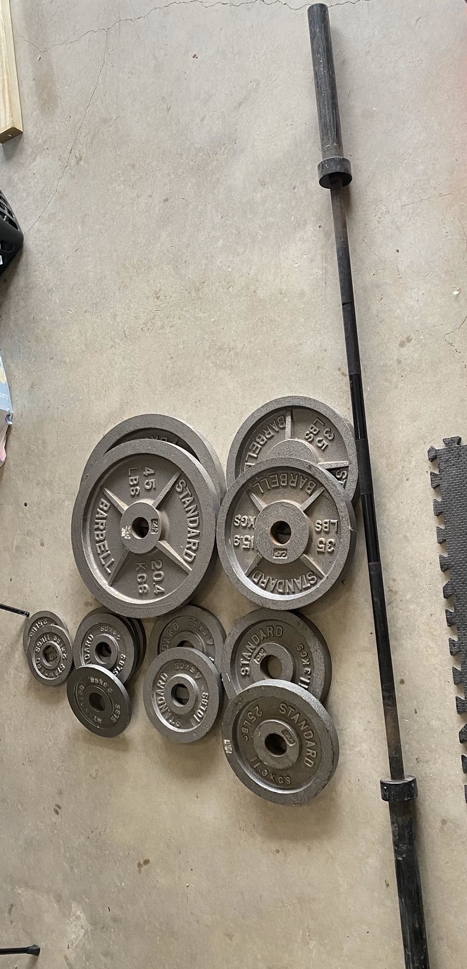 300 lbs Olympic weight set for Sale in New Braunfels, TX OfferUp