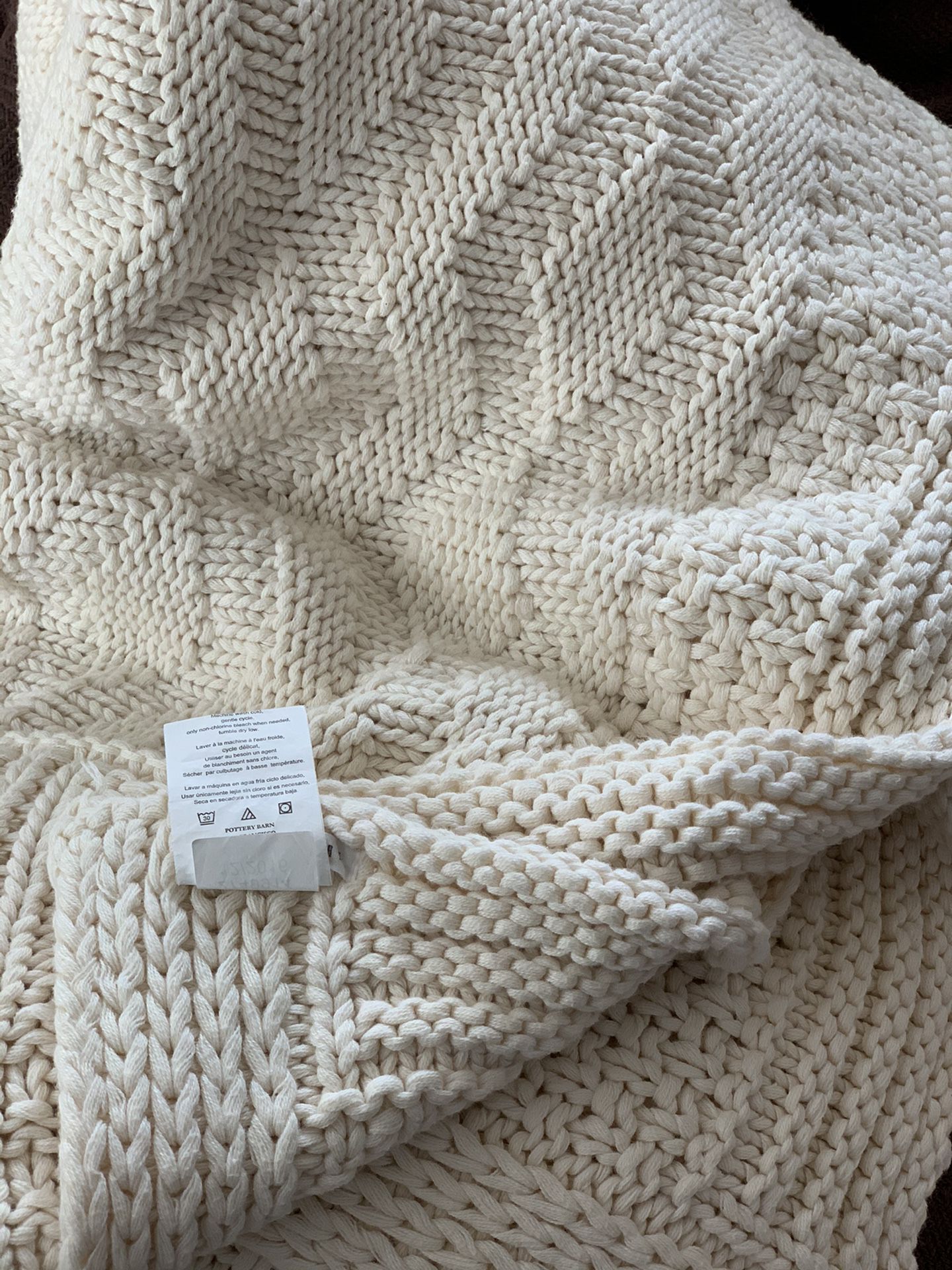 Pottery Barn Chunky Knit Throw Blanket for Sale in Puyallup, WA - OfferUp