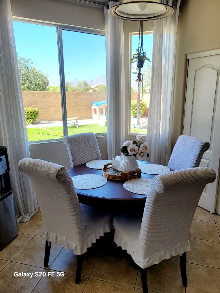 Round kitchen table with 4 chairs