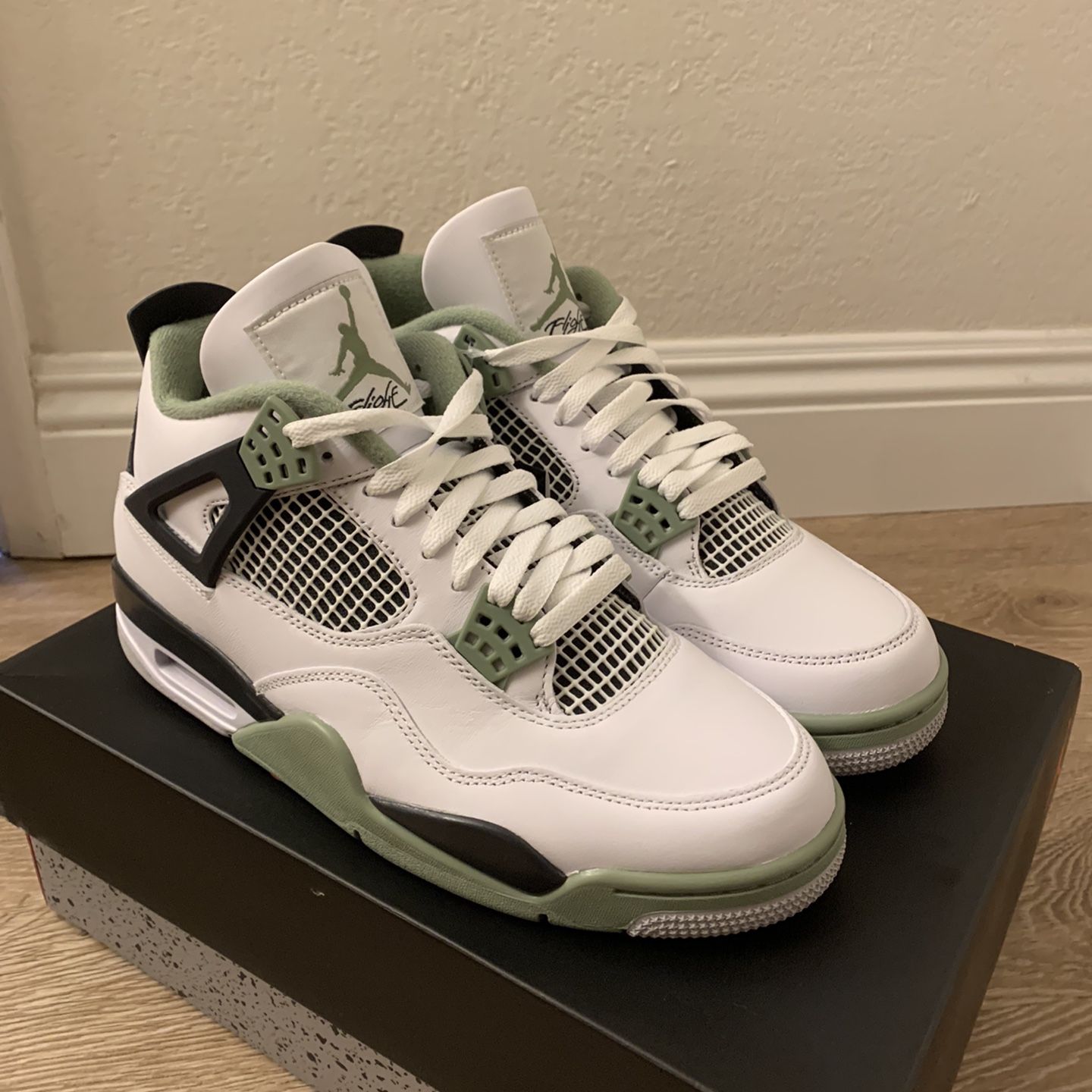 Jordan 4 Retro “Seafoam”