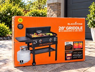 Blackstone 28" Griddle with Hardcover & Side Shelf