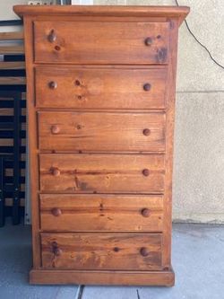 Hard Wood Chest of Drawers,Dresser Dimensions: 34”(W)x19”(D)x5 Ft(H) Great working— In good condition— Will pick up in North Fontana