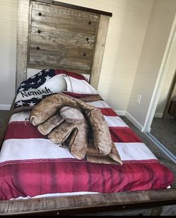 Vintage twin bed. Like new needs to go due to move! Headboard and foot board included. No mattress