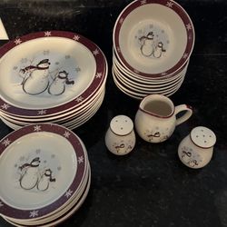 Snowman 8-person dinnerware ⛄️