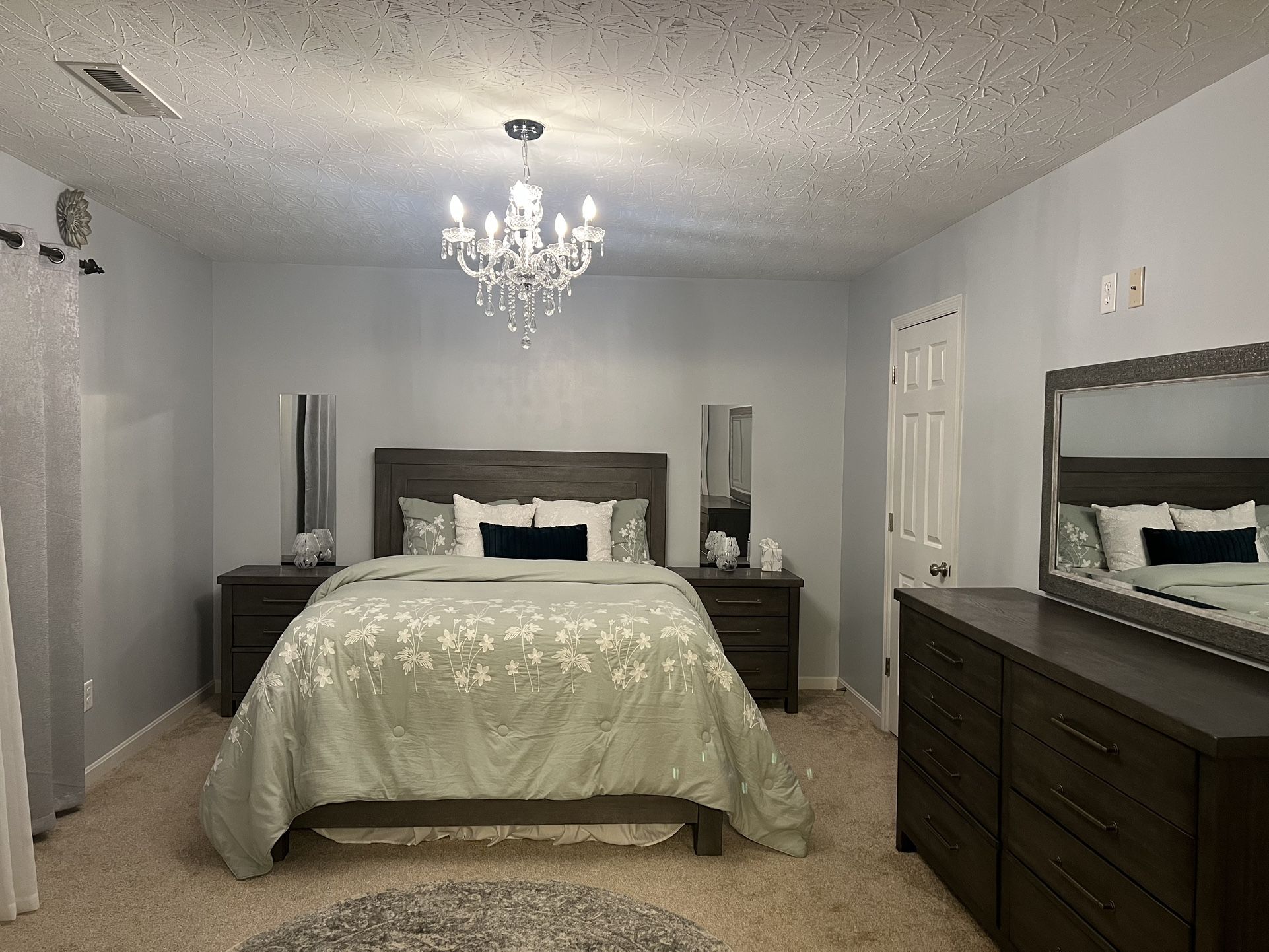 King Size Bed With 2 Nightstand Dresser And Mirror
