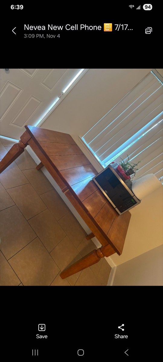 Beautiful Family 4 Chair Table! $200.00 Firm Price! Pick Up Only!