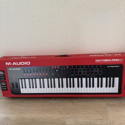 M-AUDIO OXYGEN PRO 61-KEY MIDI CONTROLLER
