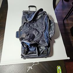 Large Carry Bag With Wheels 