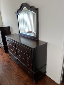 3 Piece Bedroom Furniture Set  dresser and chest of drawers