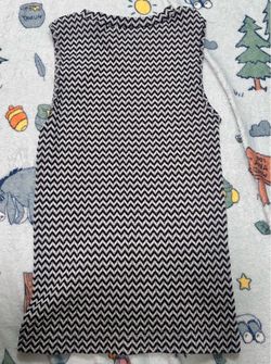 (NEW) Black and White Chevron Sleeveless Top