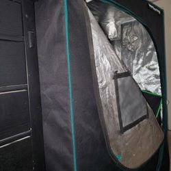 Mats Hydro Grow Tent With Viper LED Lights And Exhaust Fan