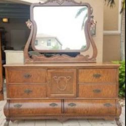 Beautiful Pulaski Furniture Tiger Zebra Wood Claw Foot Dresser With Mirror