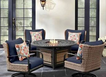 Hazelhurst 5 PC fire pit set. Delivery Available