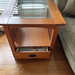 End Table With 1 Shelf