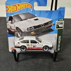 HOT WHEELS ALFA ROMEO GTV6 3.0 RETRO RACERS
