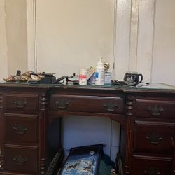 Desk    Pending Pick Up First Come First Get