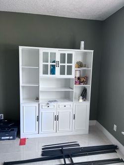 2 Bookshelfs