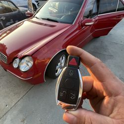 Car Keys/Key Fobs/Llaves De Autos