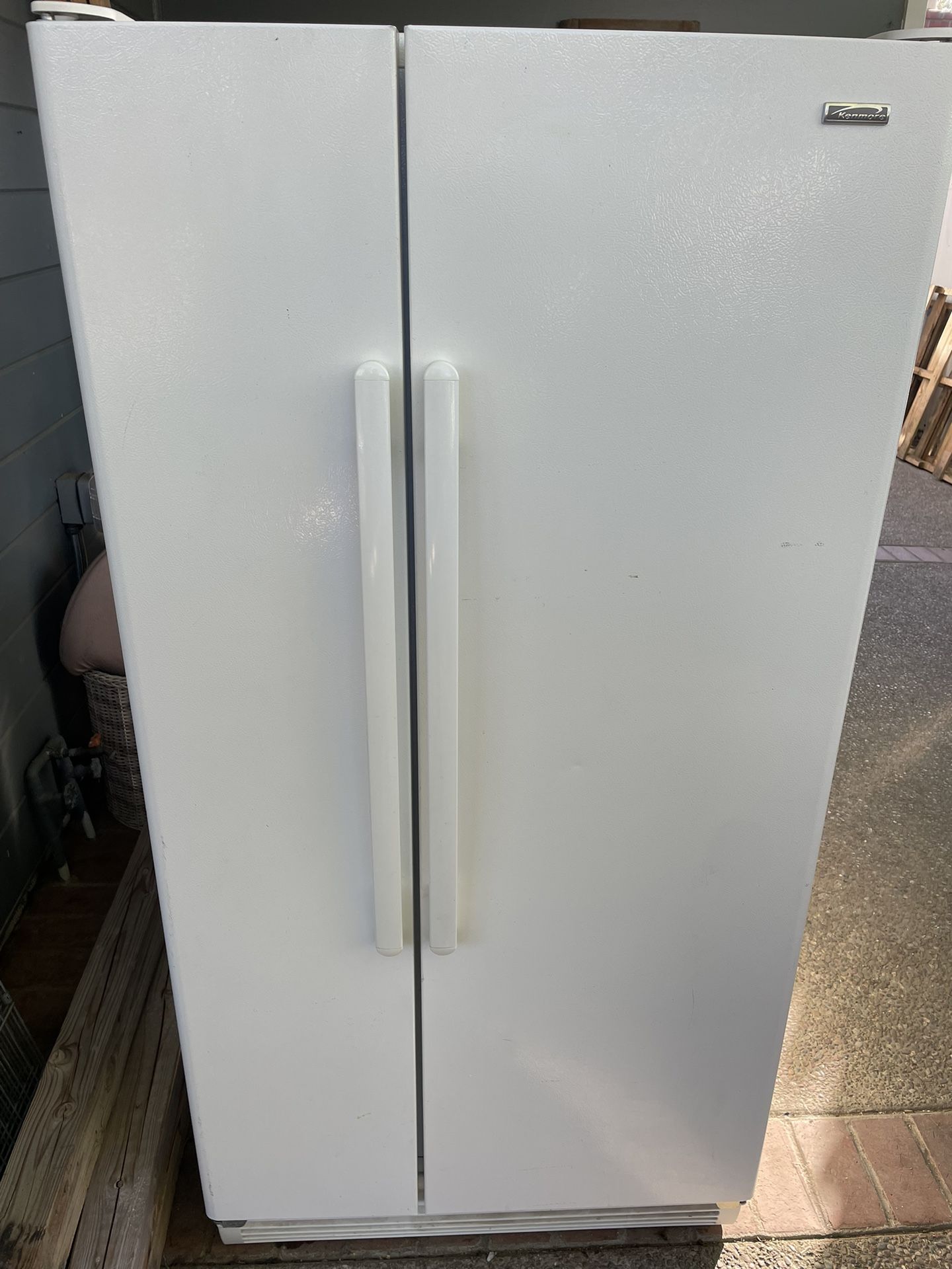 Refrigerator 