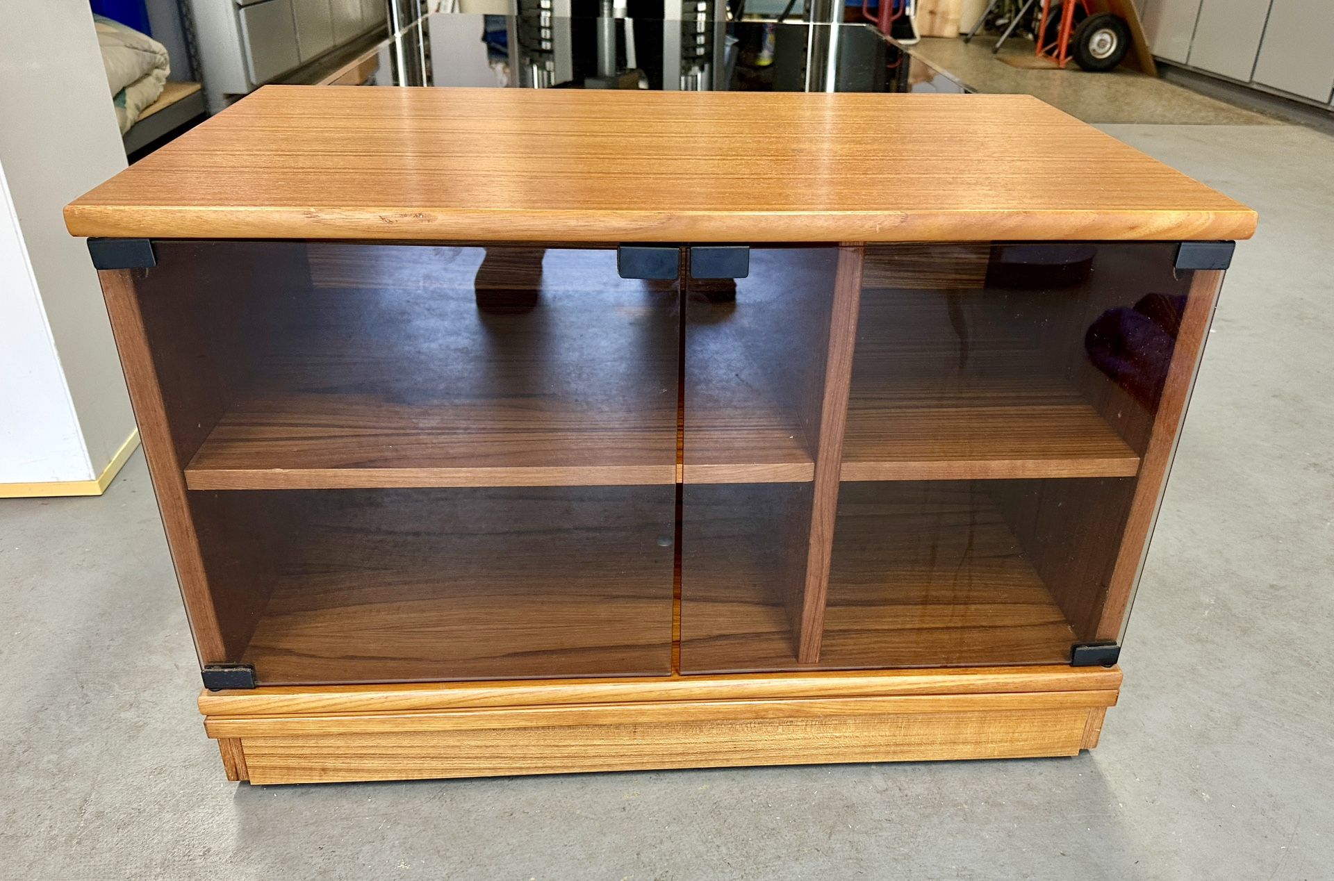 Stereo/TV cabinet 