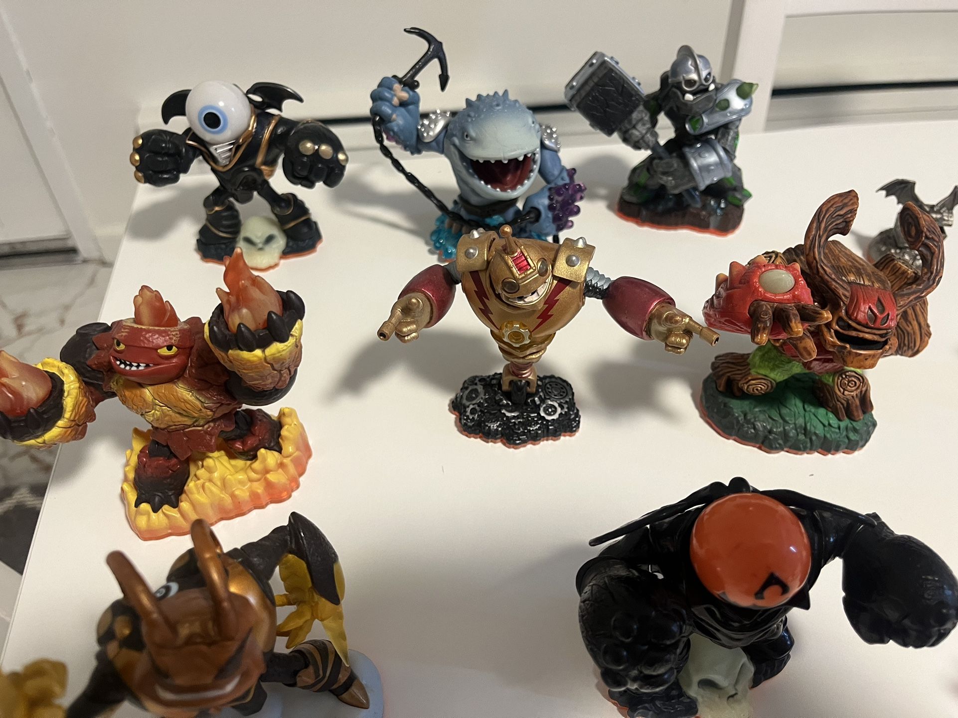 SKYLANDERS GIANTS LOT HUGE (SUPER RARE FIGURINES)