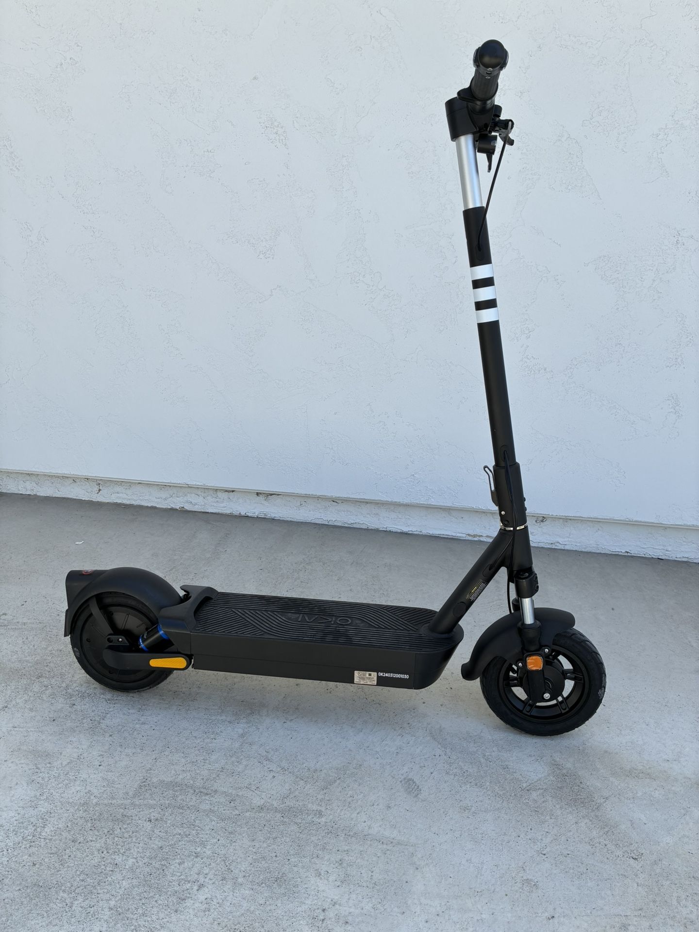 OKAI - Neon Ultra ES40 Dual-Suspension Electric Scooter w/ 43.5 Miles Max Operating Range & 24 mph Max Speed - Black . Has some marks and scratches bu