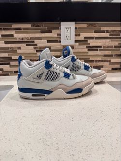 Jordan Air Jordan 4 Retro Military Blue  size 9.5