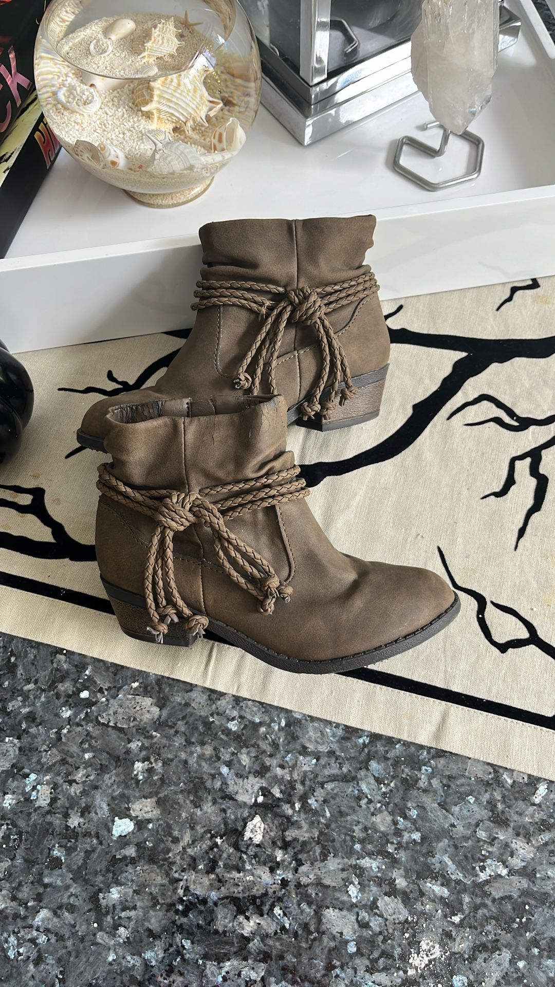 GIRLS BROWN BOOTS ZIPPER UP SIDE SIZE 11