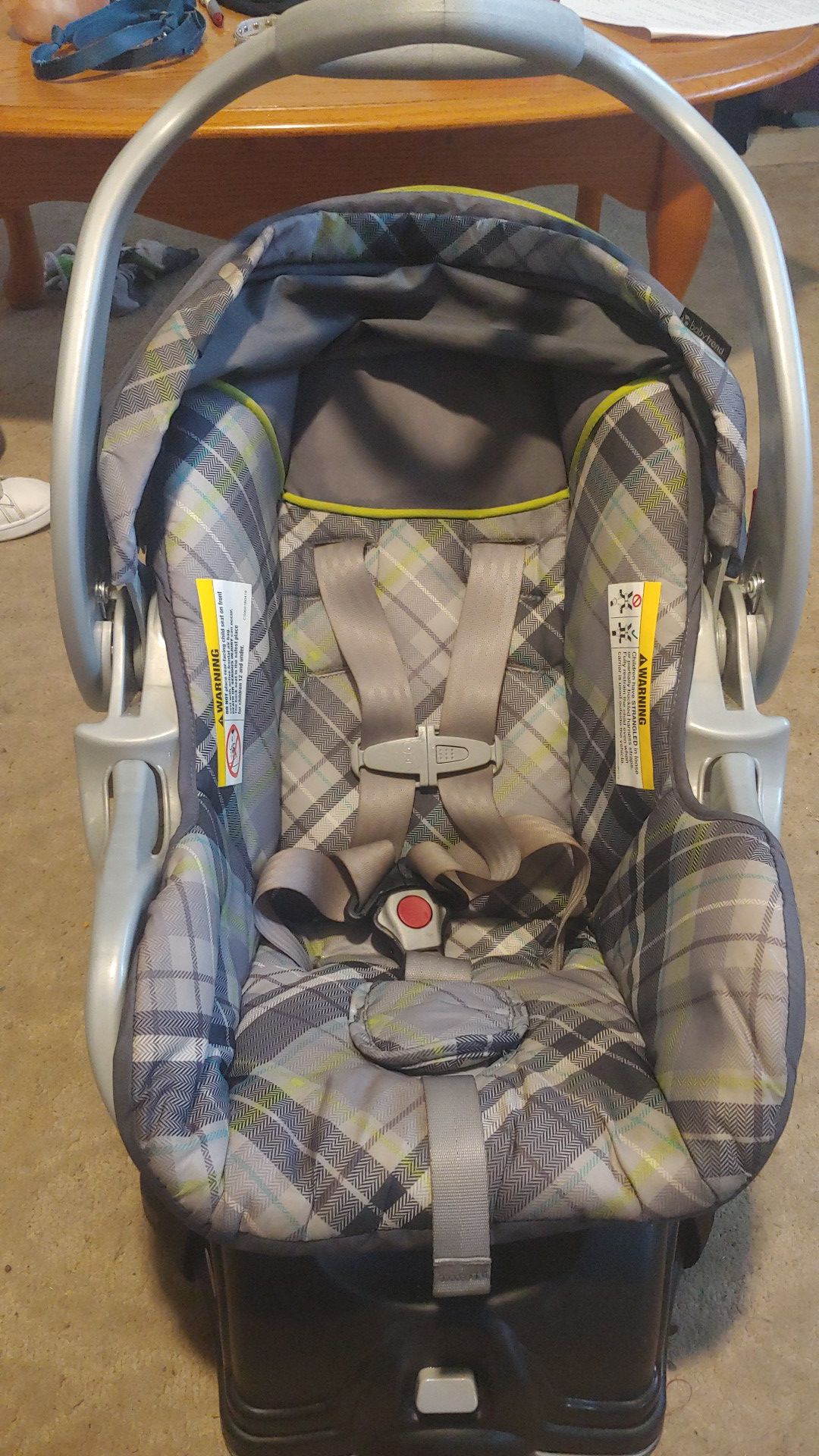 Baby trend brand carseat/carrier with original base