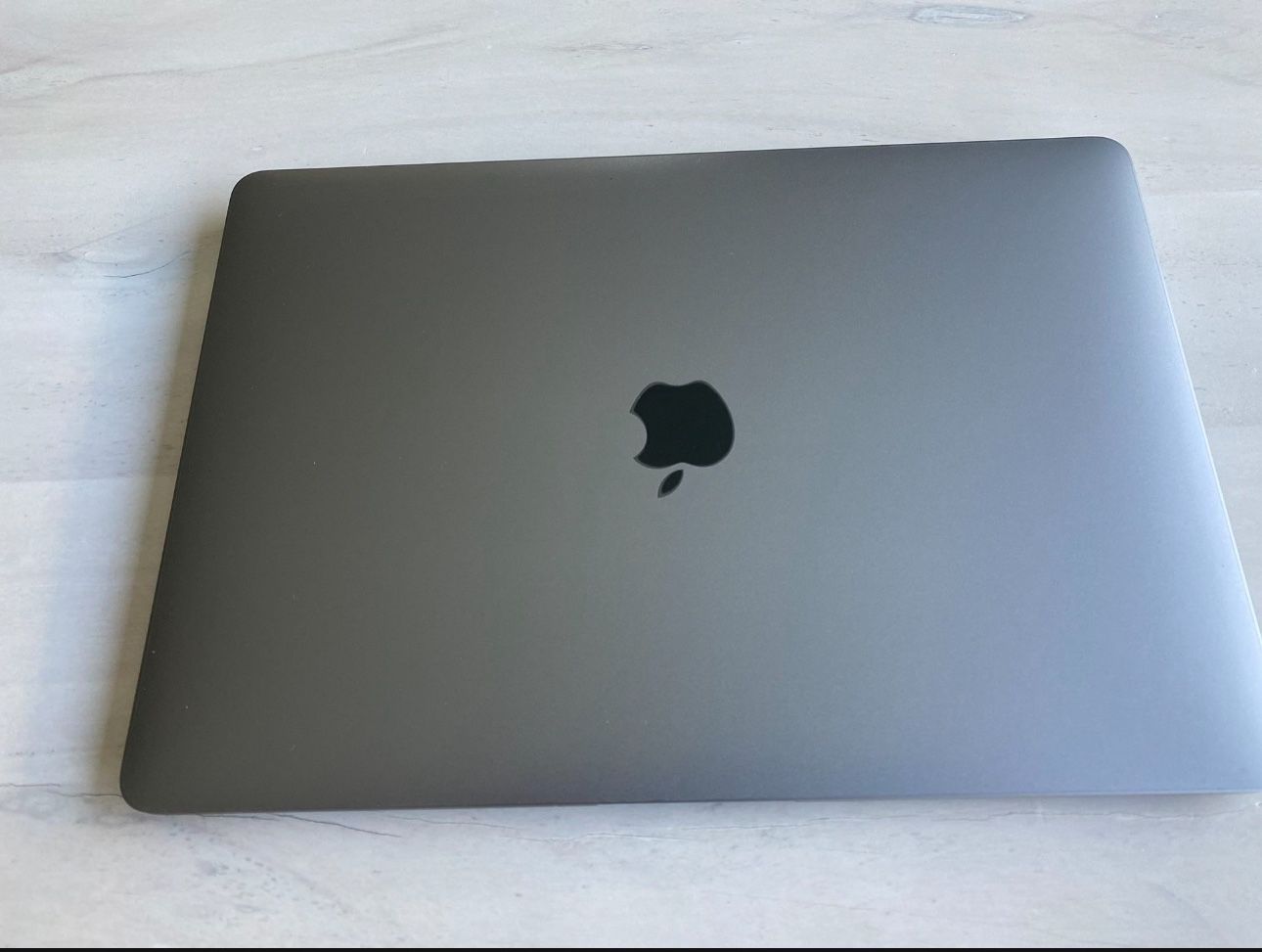 Apple Macbook Air (Retina, 13 Inch, 2020) Model A2179