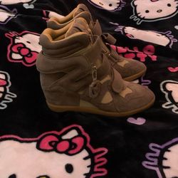 RARE SOLD OUT EVERYWHERE straight out of a pinterest archive board rare vintage highly sought after steve madden hidden wedge high top sneakers in the