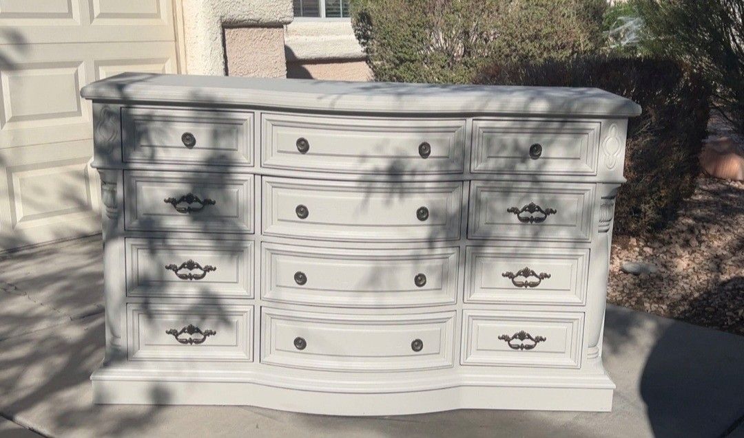 Dresser XL
