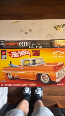 Hot wheels brick shop set 62 Chevy pick up