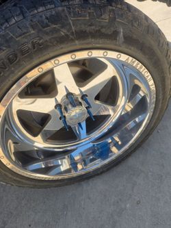 22x12 American force on 33x12.50 R22