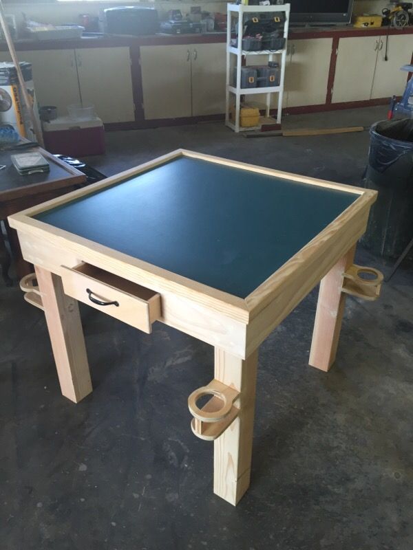 Domino table
