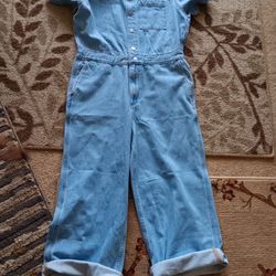 Ladies Levi's jumper. New. Sz Medium. Stretch