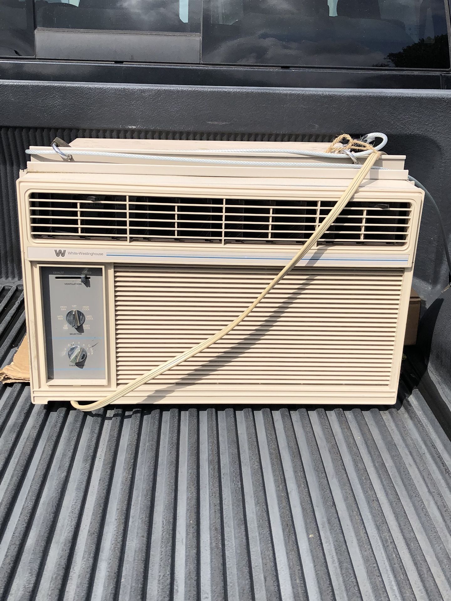 9,800 BTU Room Air Conditioner Brand: White/Westinghouse