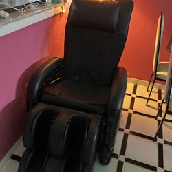 Et-100 massage chair(like new condition)