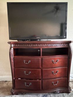 Dresses and tv