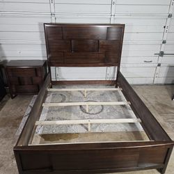 Queen Size Bed Frame With 1-Nightstand, Good Conditions 👍, Brown Color 