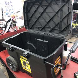 96091 DWST33090 15 Gallon Rolling Toolbox 551337