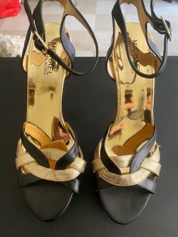 Hermosos Zapatos Michel kors 4” de alto tacon Size 9M en muy buenas condiciones solo por $10