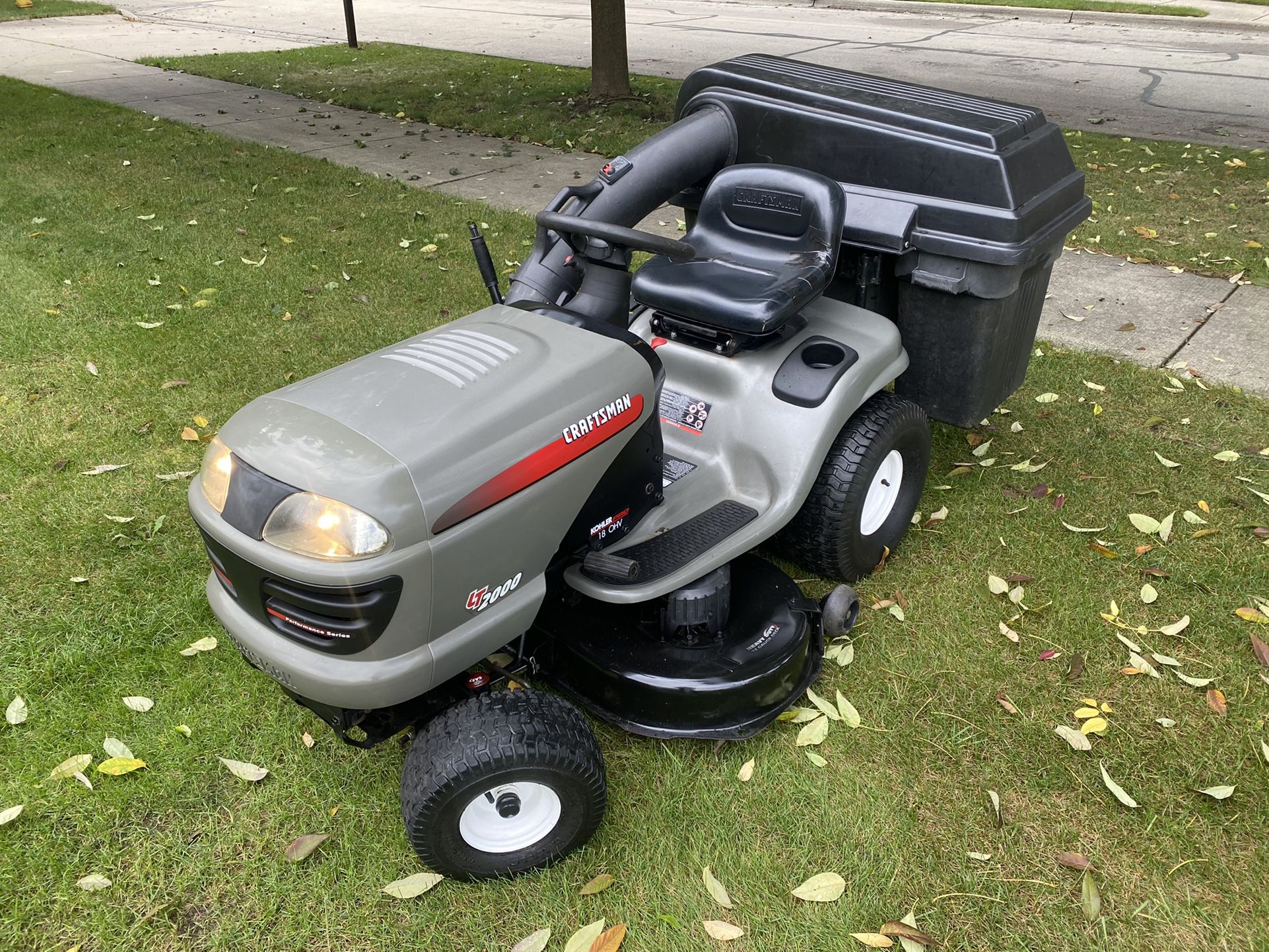 Auto Trans Riding Lawn Mower with Triple Bagger System 