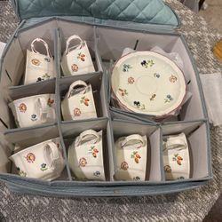 Set Of 8  (16 Pieces) Villeroy and Boch Petit Fleur Cups And Saucers-Like New
