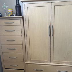 Selling My Bedroom Set 